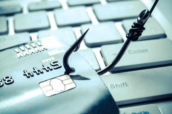 179 тисяч готівкою і iPhone за чужі гроші: у Львові судитимуть жителя Дніпра за шахрайство