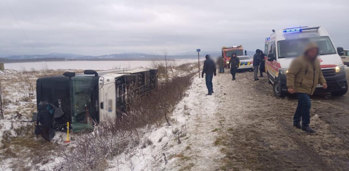 У ДТП потрапив рейсовий автобус на Прикарпатті