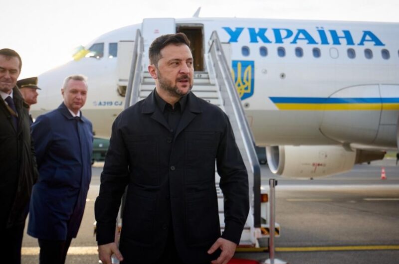 Зеленський прибув з візитом у Париж