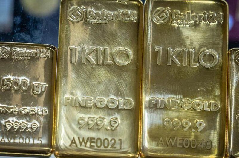 Ціна золота рекордно зросла через слабкий долар