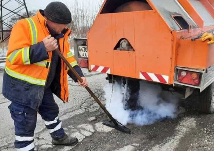 У Києві викрили посадовця, який «латав» неіснуючі ями на 430 тисяч гривень