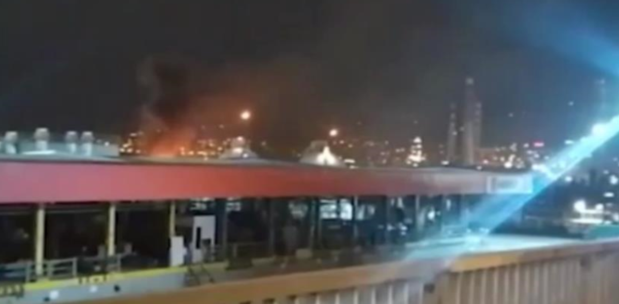 Біля Стамбула стався вибух на НПЗ
