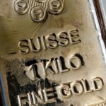 Золото і срібло продовжують стрімко дешевшати