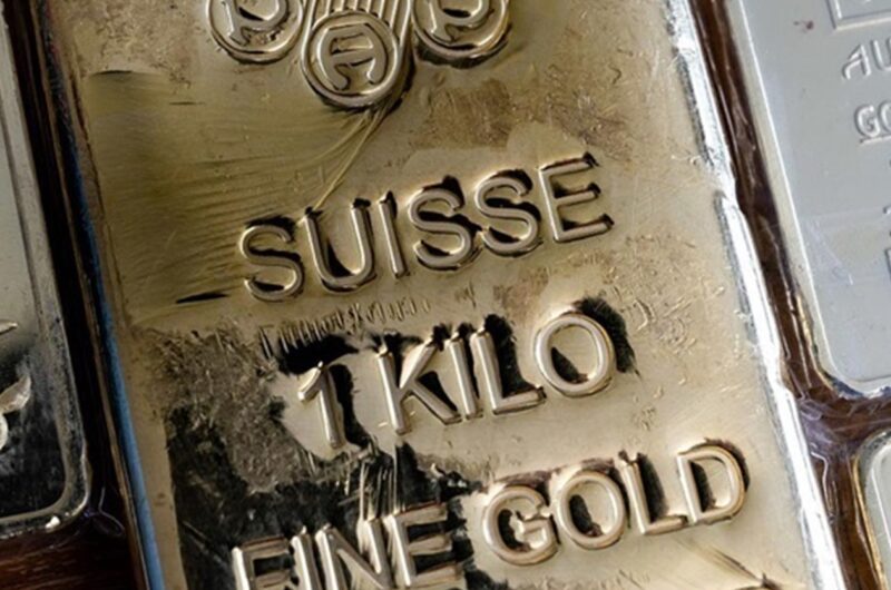 Золото і срібло продовжують стрімко дешевшати