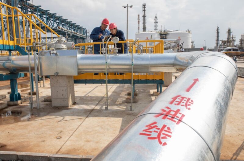 РФ знижує ціни на нафту для Китаю, щоб компенсувати "втрату" Індії - ЗМІ