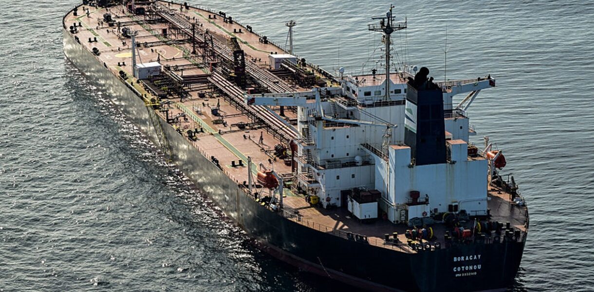 Танкери з російською нафтою дрейфують біля Китаю