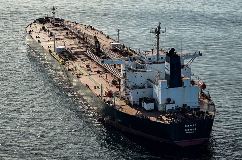 Танкери з російською нафтою дрейфують біля Китаю