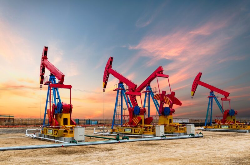 Профіцит нафти досяг максимуму з 2020 року - МЕА