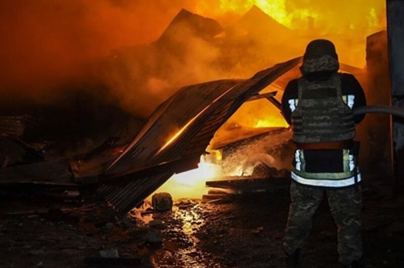 У Запоріжжі після атаки РФ спалахнула пожежа