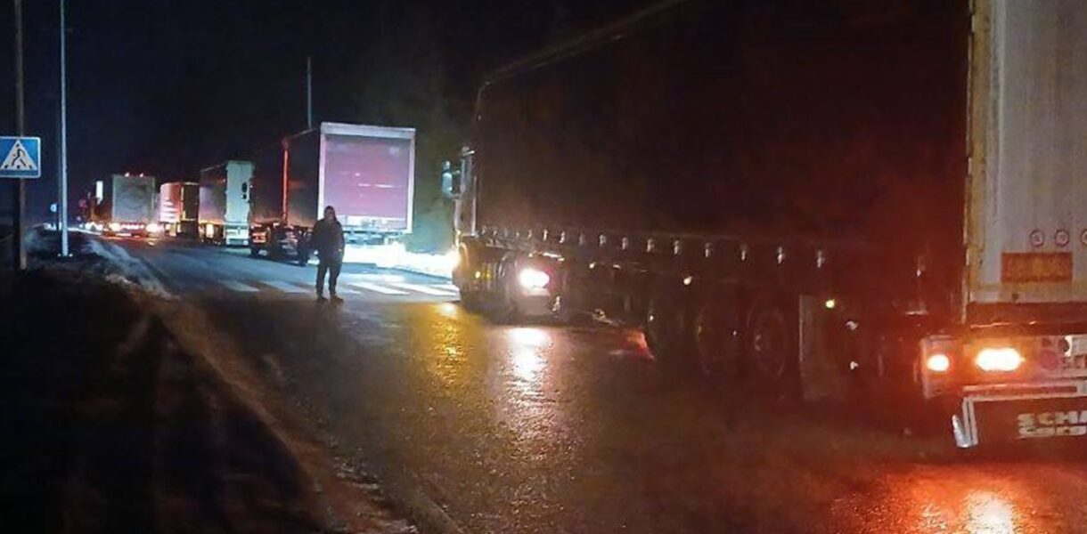 Київ обмежив в’їзд вантажівок через снігопад