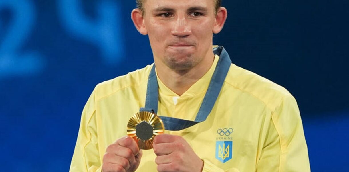 Усик як промоутер анонсує профі-дебют Хижняка