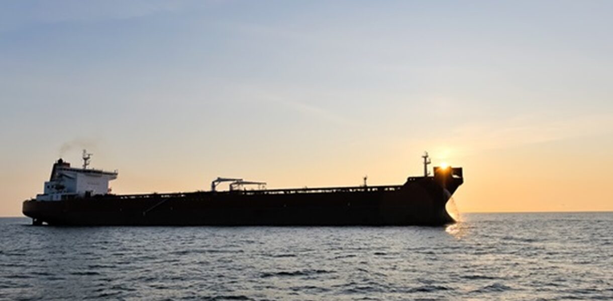 Танкер з російською нафтою зупинився на шляху до Куби