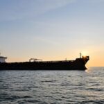 Танкер з російською нафтою зупинився на шляху до Куби