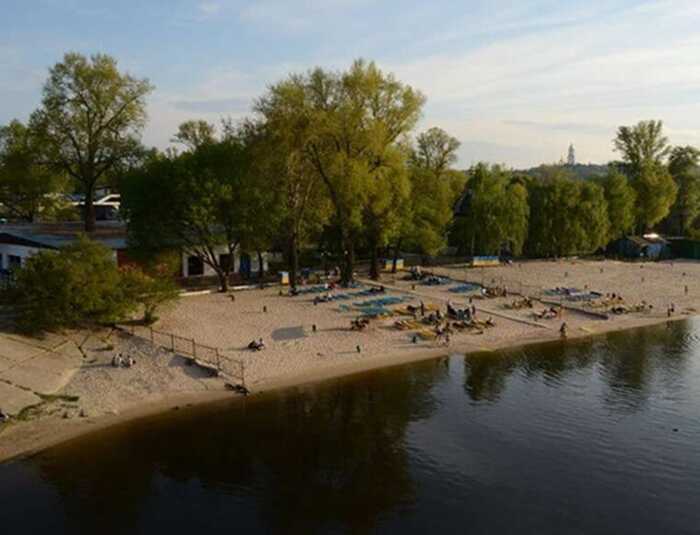 «Будинки-привиди» на Корчуватому: як оточення Бондаренка та Прокопіва отримує землю на Корчуватому