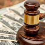 Хабар за уникнення мобілізації: юристку центру правової допомоги затримали під час отримання 2560 євро