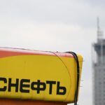 Нафтогазові доходи РФ у лютому скоротяться вдвоє - ЗМІ