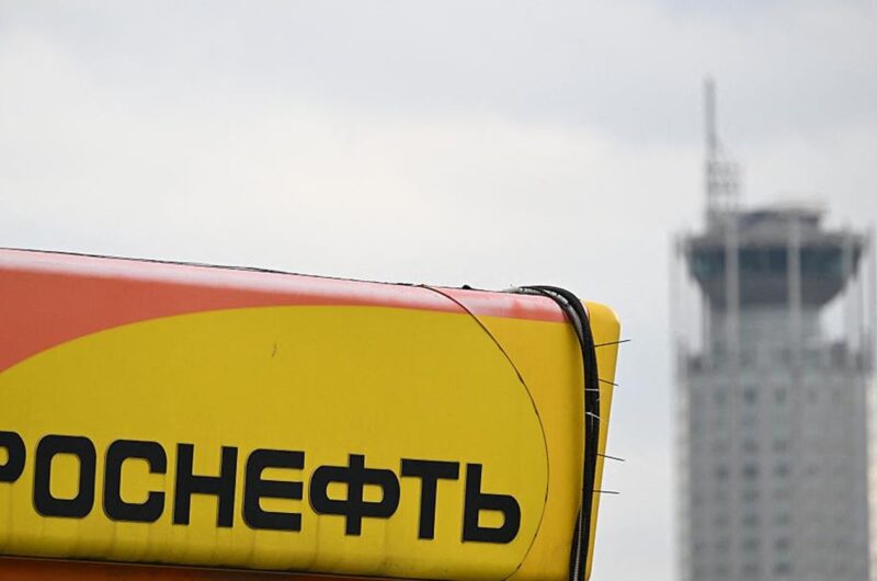 Нафтогазові доходи РФ у лютому скоротяться вдвоє - ЗМІ