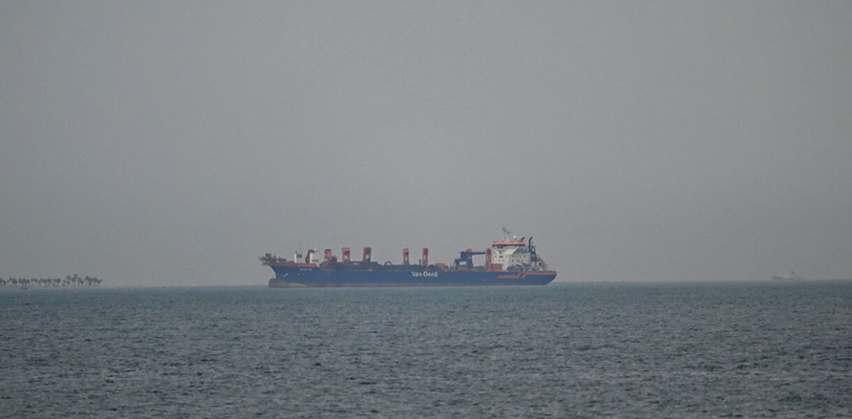 Постачання нафти через Ормузьку протоку обвалилося на 97%