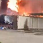 Вітер "збільшив" пожежу на нафтобазі в РФ