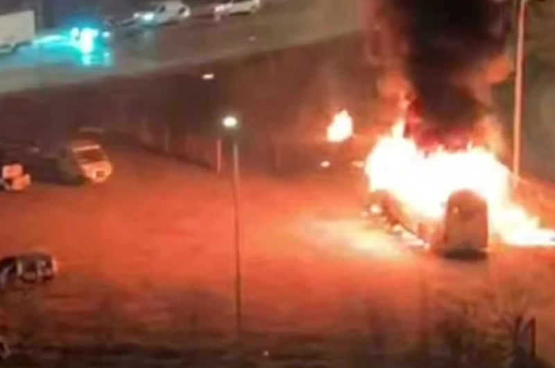 У Львові прогримів вибух: палає автобус