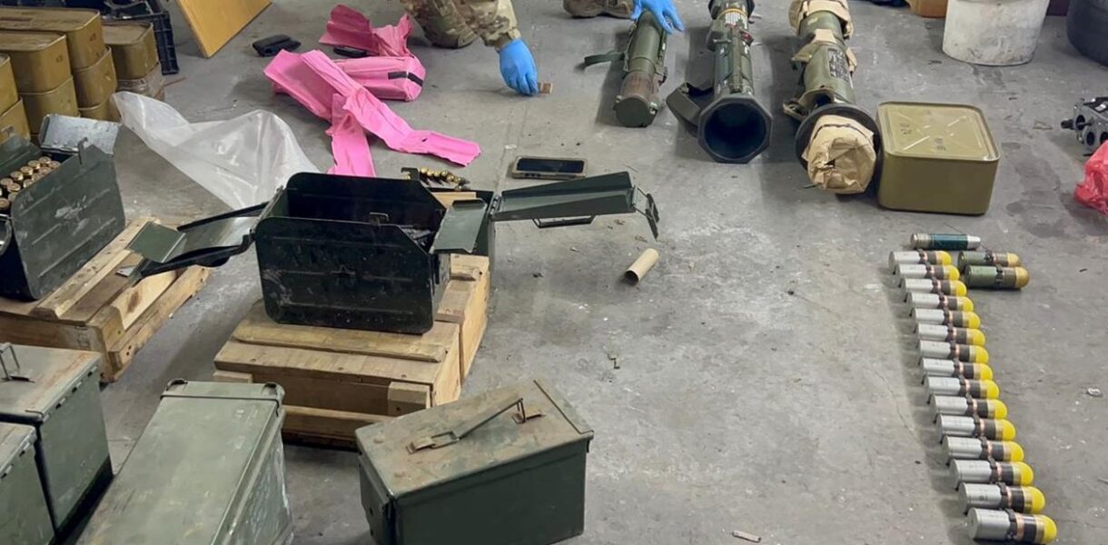 Мільйонний "бізнес": військові продавали зброю, викрадену з фронту