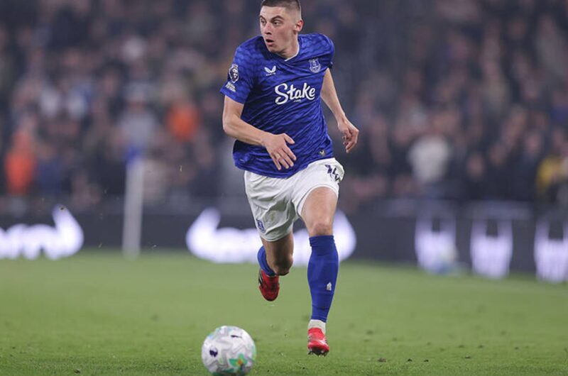 Миколенко заслуговує залишитися в Евертоні, уважають у клубі