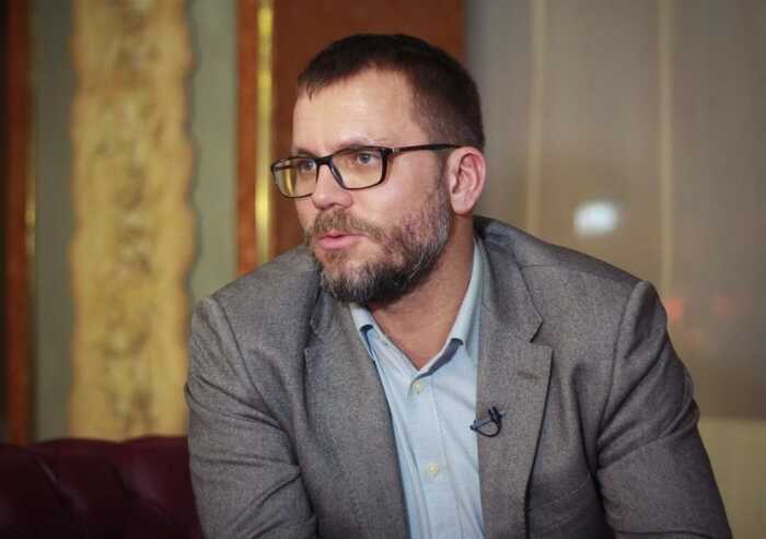 Мільярди з бюджету, “ризикові” контрагенти і польоти за кордон під час війни: що приховує спадкоємець “Нібулону” Андрій Вадатурський