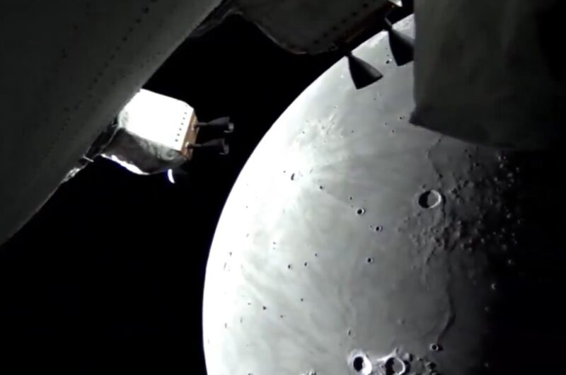 Artemis II сфотографував зворотній бік Місяця і встановив новий рекорд