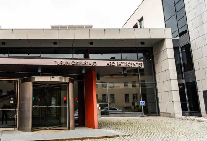 Трудова експлуатація у Фінляндії: голову компанії засудили за ошуканство 18 українців на верфі у Турку
