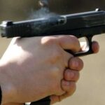 У Запоріжжі військовий відкрив стрілянину біля магазину: поранено підлітка та чоловіка