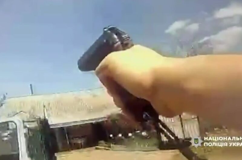 З'явилось відео нападу на поліцію на Хмельниччині