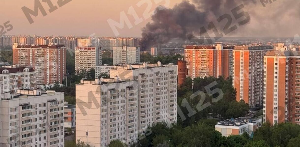 Москву атакують дрони, горять промислові об'єкти РФ