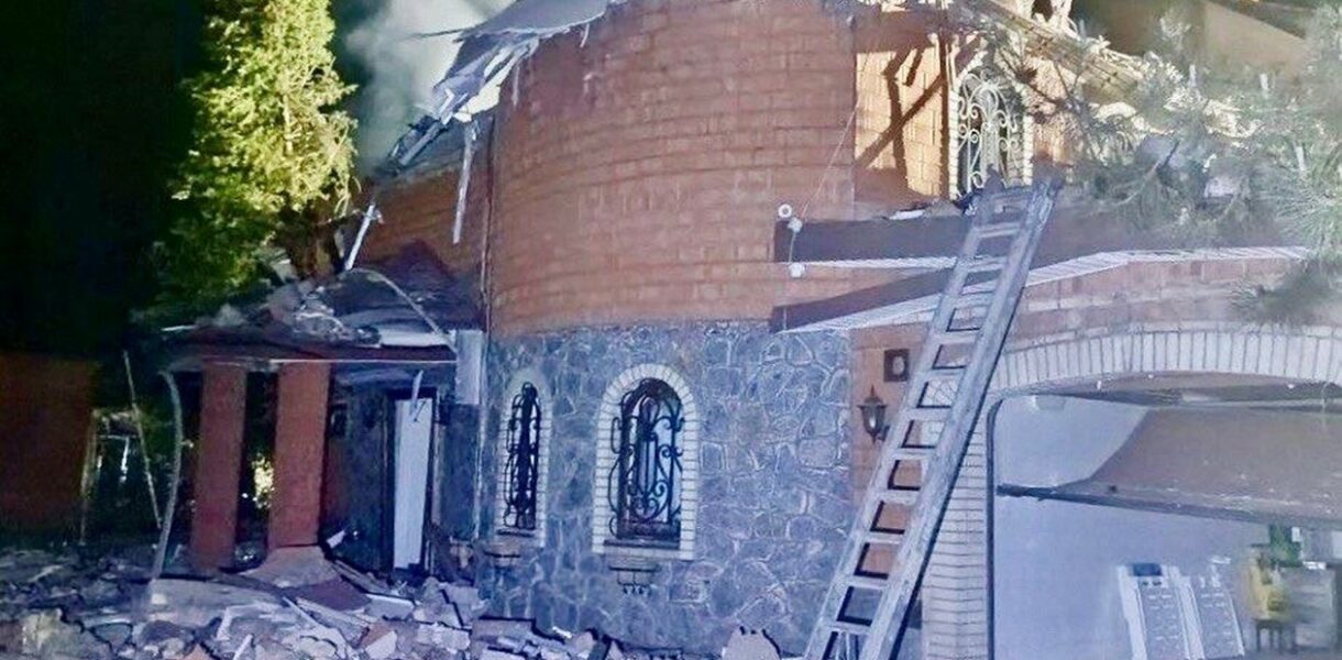 Росія атакувала Дніпро: пожежі в місті, є поранена