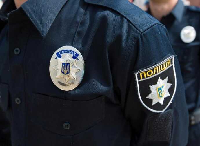 У центрі Львова правоохоронці затримали групу підлітків за підозрою у вживанні наркотиків