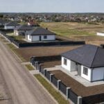 На Волині чоловік продав 42 будинки під виглядом земельних ділянок і приховав понад 23 мільйони гривень доходу