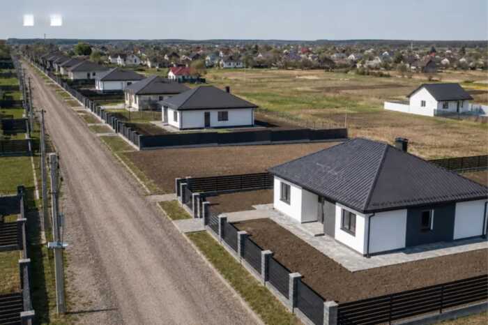 На Волині чоловік продав 42 будинки під виглядом земельних ділянок і приховав понад 23 мільйони гривень доходу
