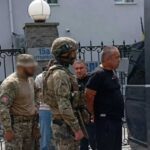 Їхав на машині тестя разом із дружиною: як на Подолі вистежили та затримали комбрига Лучанова