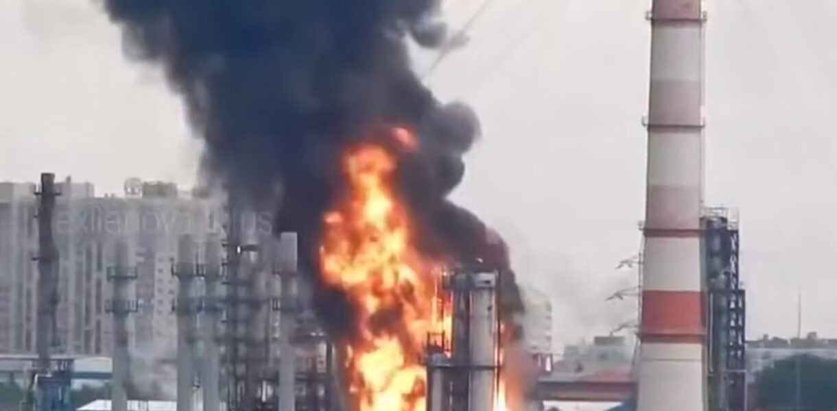 СюжетУдар в саме "сердце". Пожежа на НПЗ в Москві