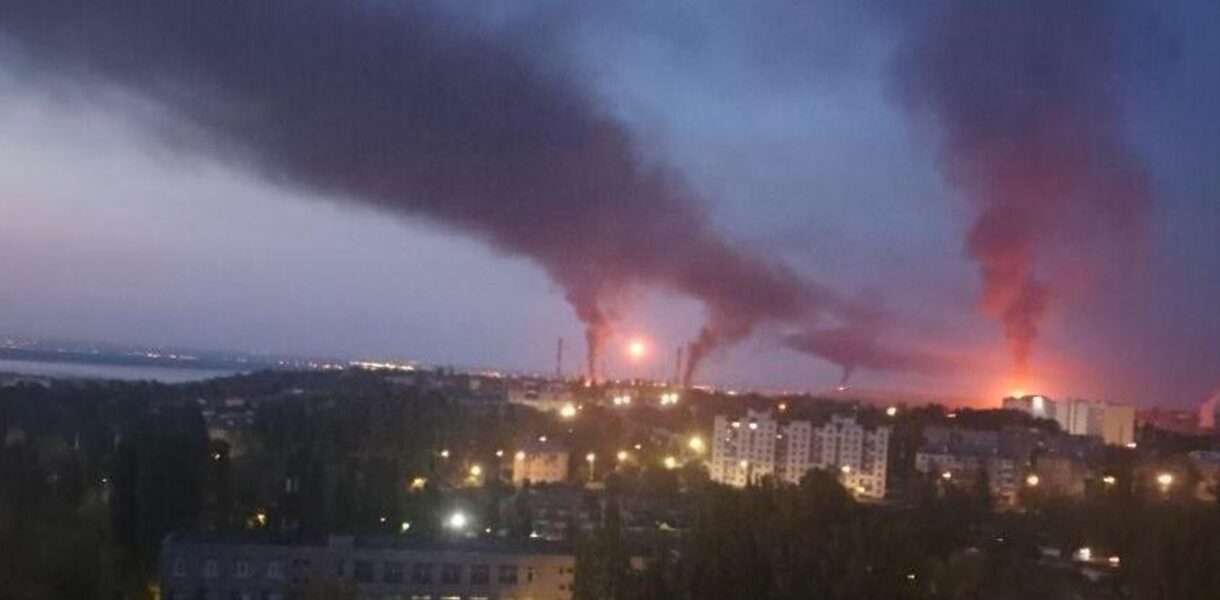 Росію атакували дрони: в Саратові палає НПЗ