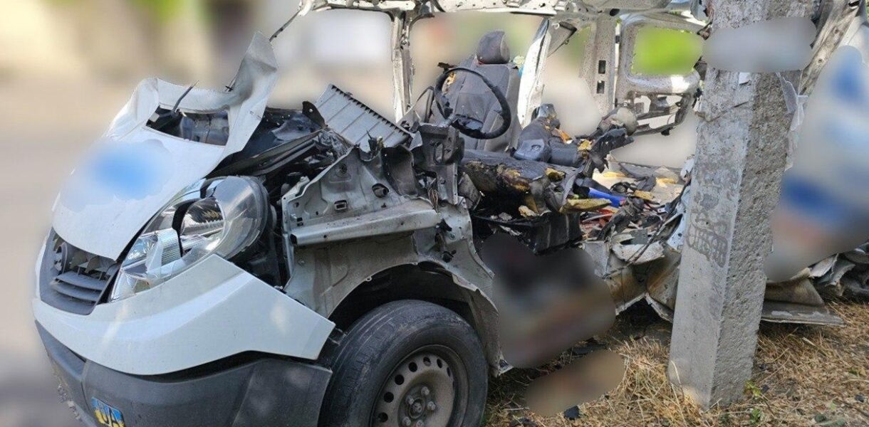 У Херсоні дрони РФ поцілили в маршрутку та авто, є жертви