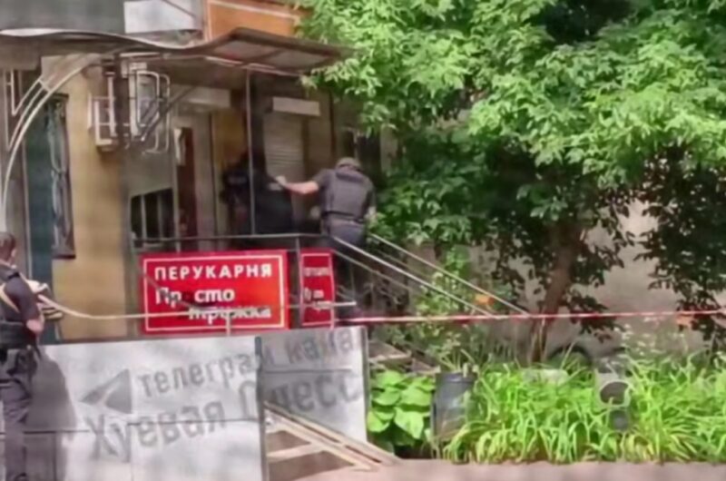 В Одесі затримали чоловіка, який у перукарні захопив заручників