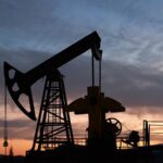 Переробка нафти в Китаї впала до мінімуму за шість років
