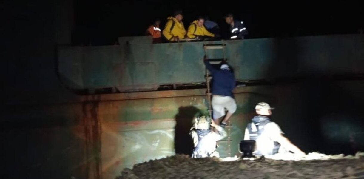 РФ вдарила по іноземному судну у Чорному морі, моряків евакуйовано