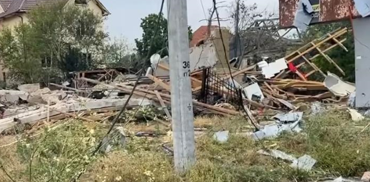 Росіяни скинули бомби на Херсон, є постраждалі