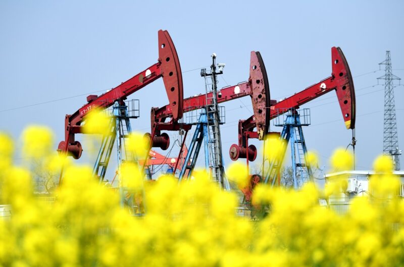 Нафта дешевшає третій день поспіль