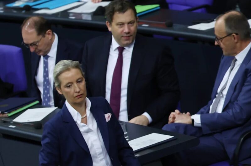 Рейтинг Мерца впав до нового мінімуму