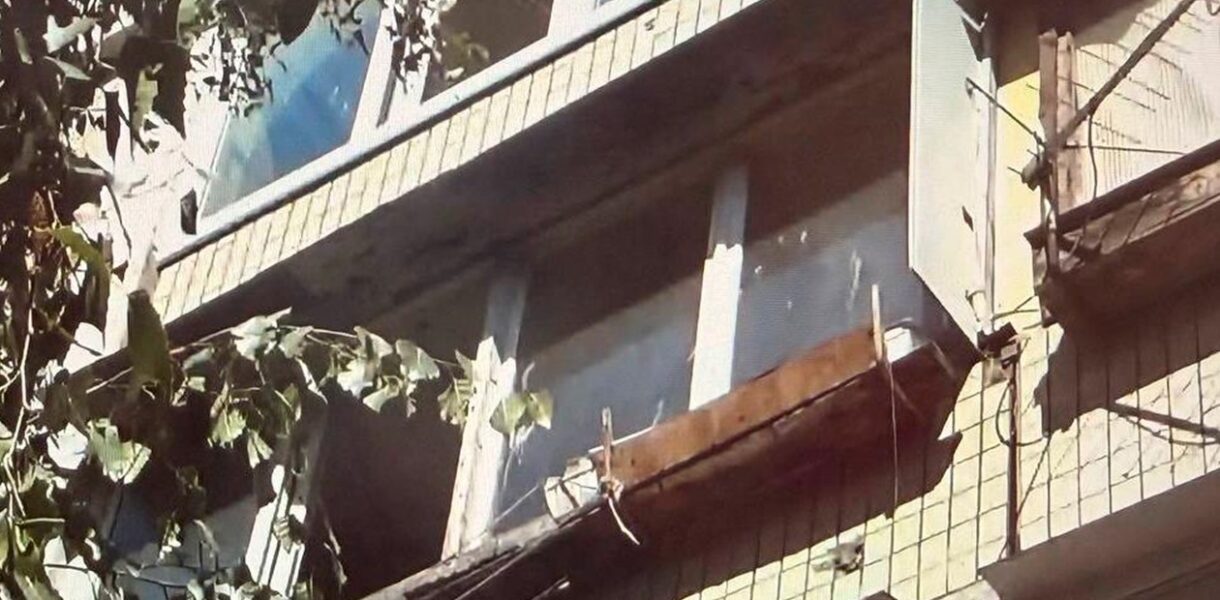У Києві жінка викинула собаку з четвертого поверху