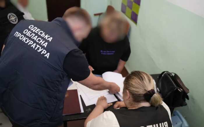 На Одещині затримали матір та її співмешканця за створення порнографії і знущання з 6-річного хлопчика