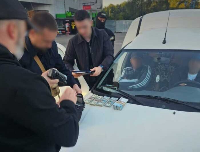 НАБУ викрило на Тернопільщині схему хабарів на 75 тисяч євро у податковій