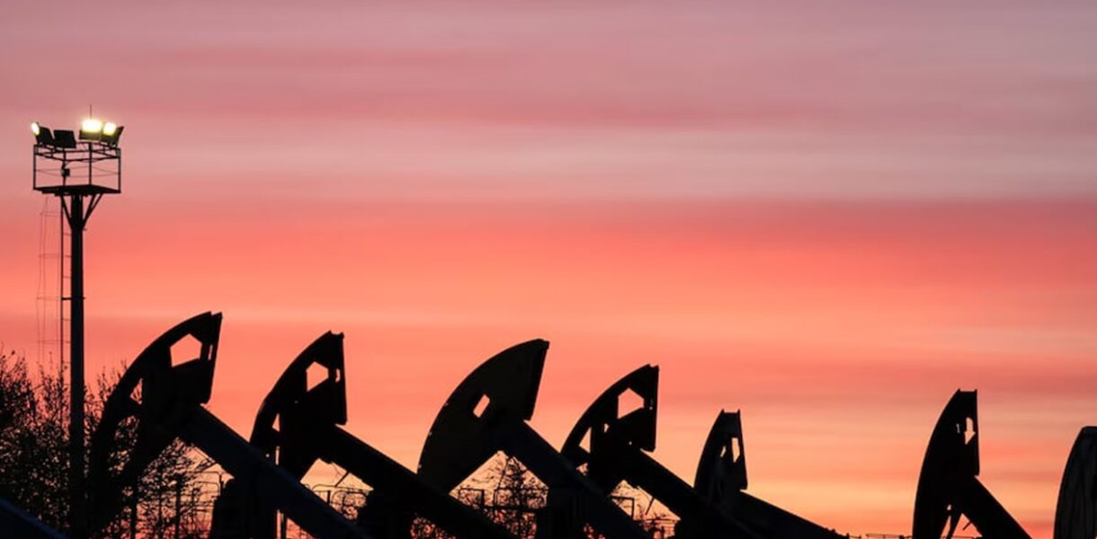 Нафта трохи подешевшала, але Brent за тиждень додала понад 7%